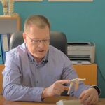 Co se děje v koleni v okamžiku úrazu?